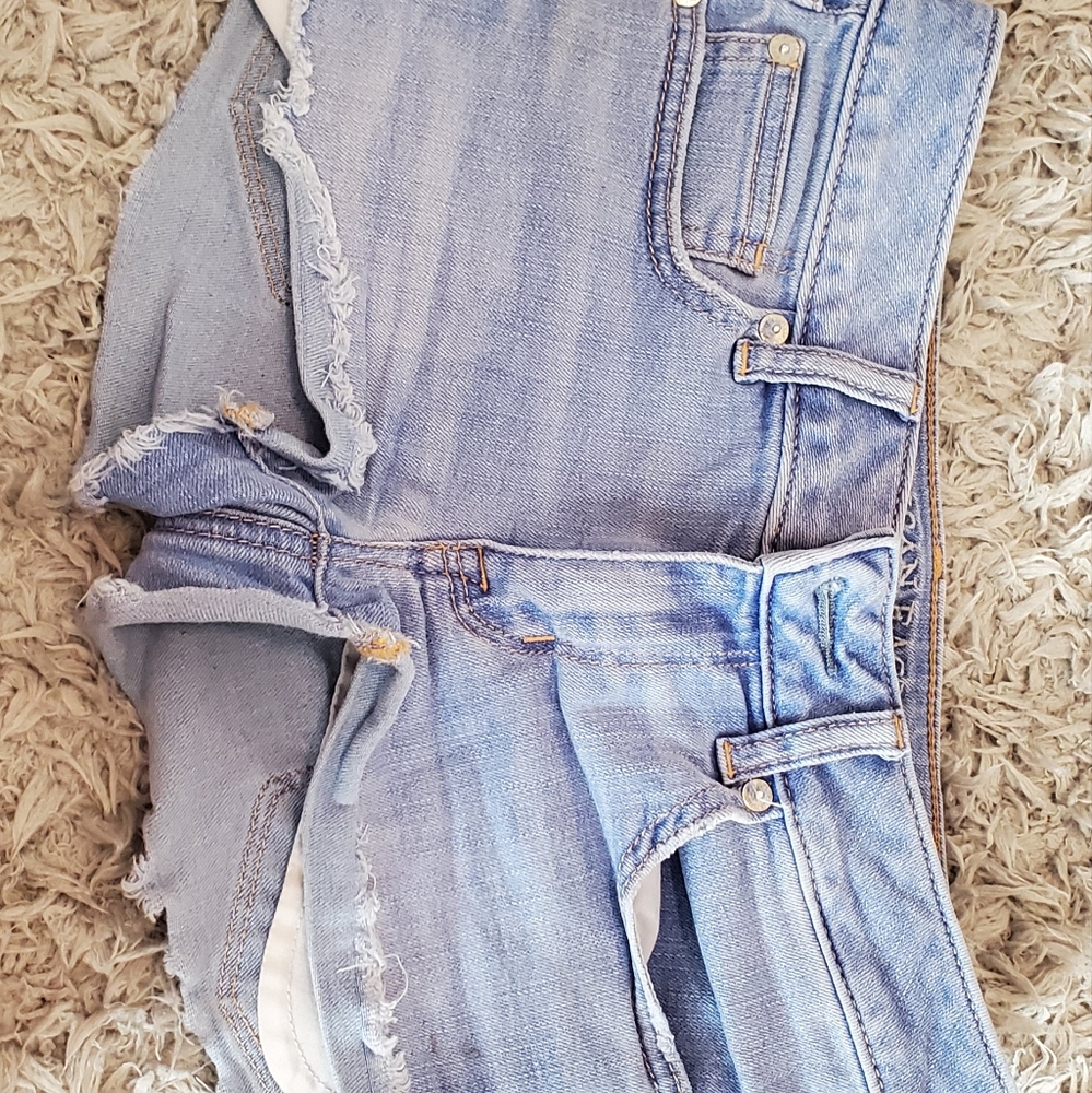 Womens American eagle low rise super stretch size 2 shorts